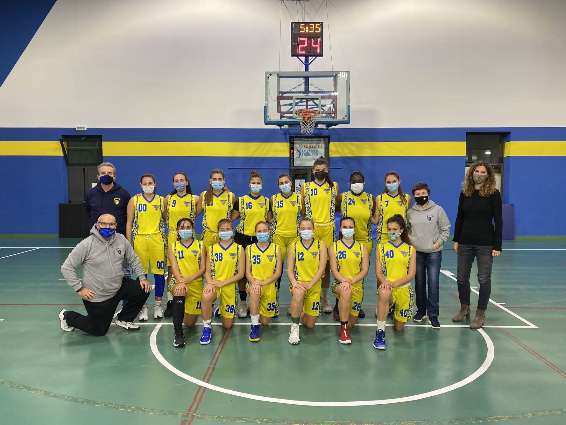 «Giocando a basket diventerete donne tenaci e caparbie»